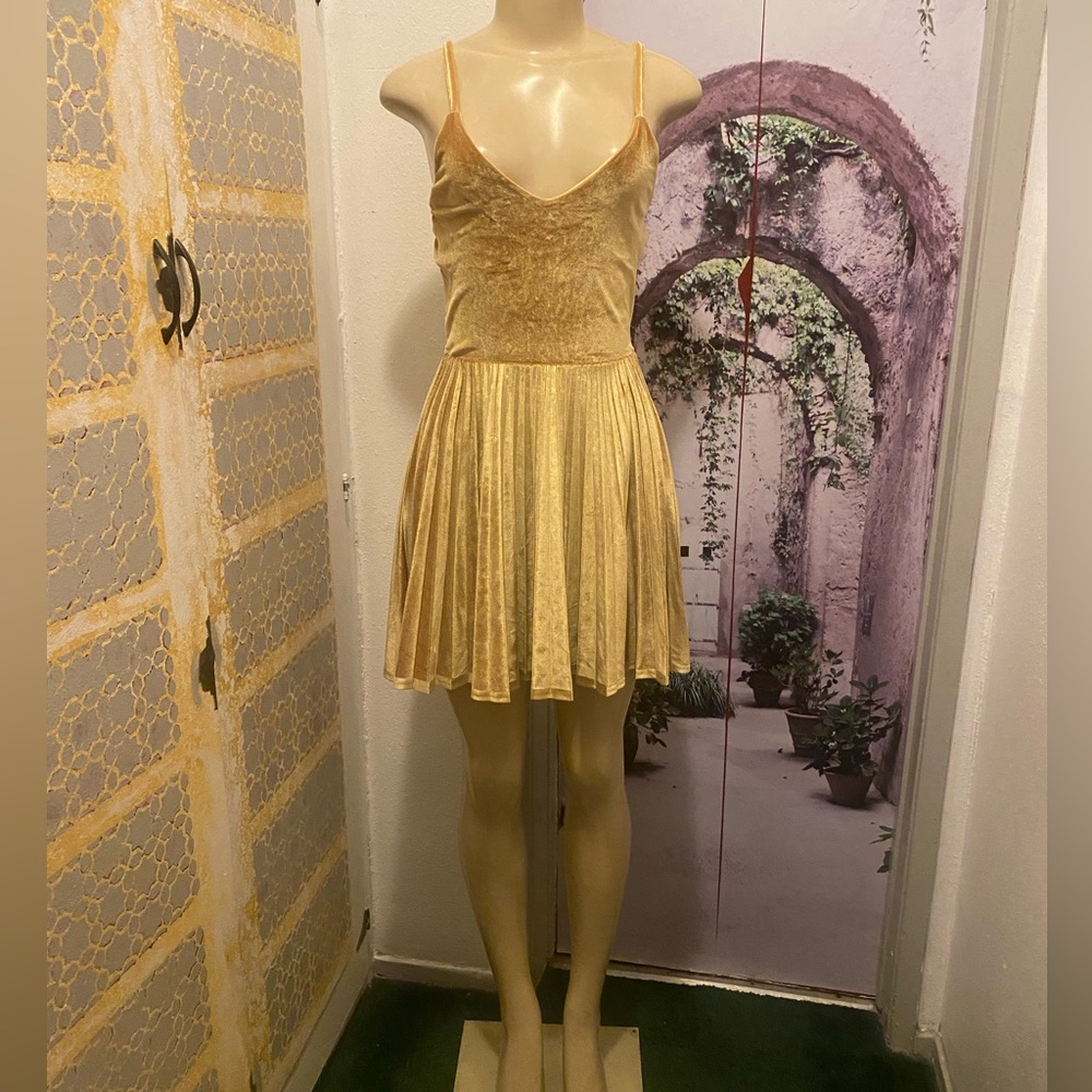 Velvet pleated gold dress size 6